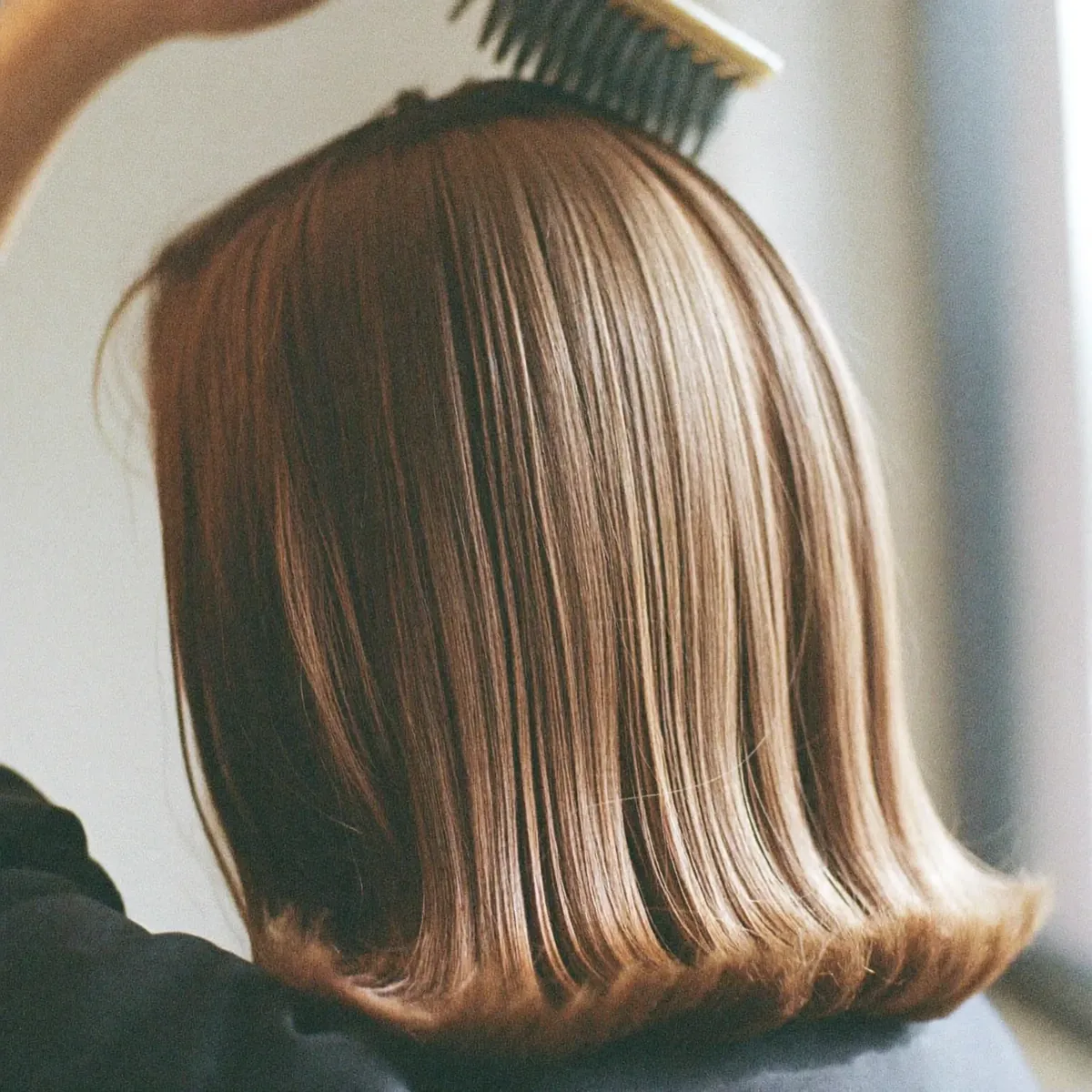 A finished warm-brown colour, seen from behind